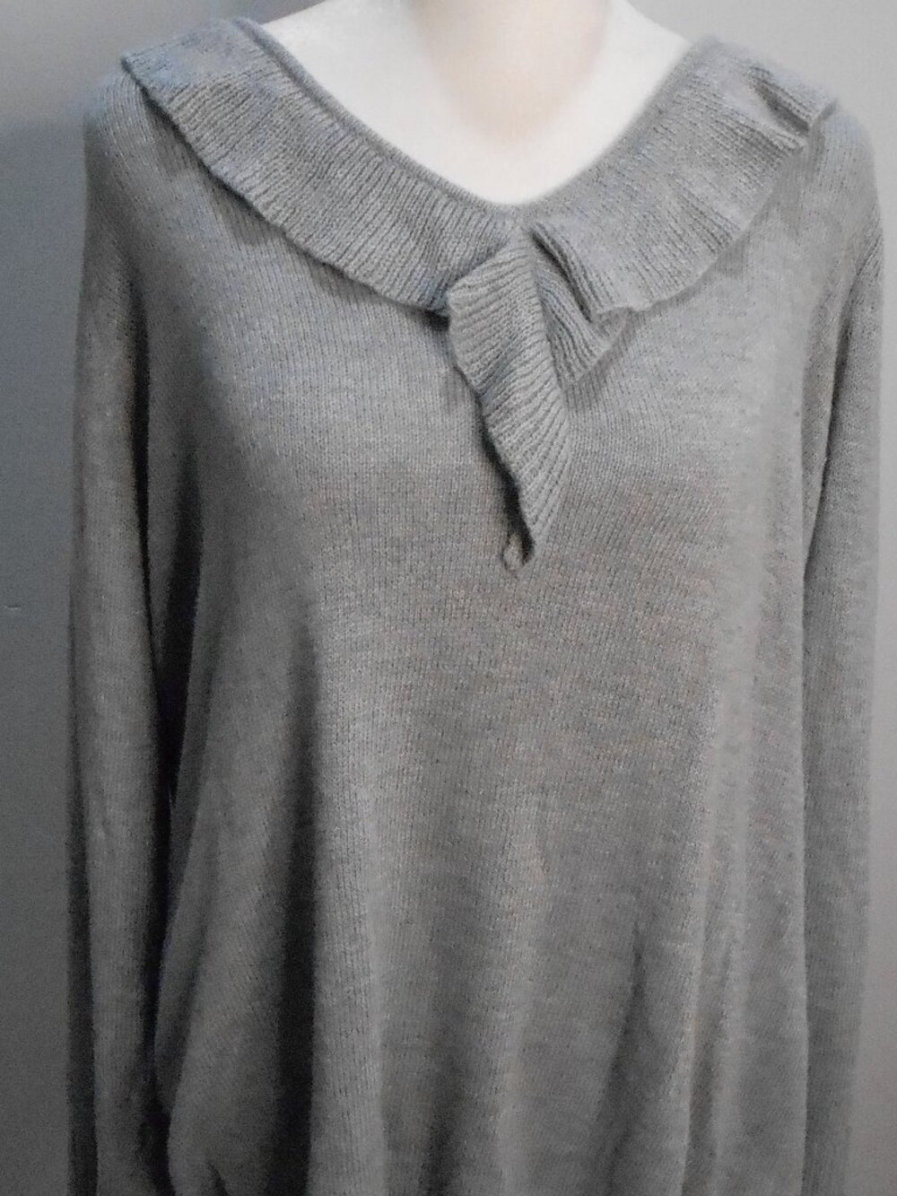 Lane Bryant Women's Gray Ruffled V Neck Lightweight Long Sleeve Sweater Sz-22/24